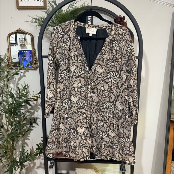 Cleobella Black and Cream Ruffled Graphic Blouse size xs - Picture 2 of 10